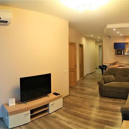 Apartaments Near Svyturio Arena クライペダ エクステリア 写真