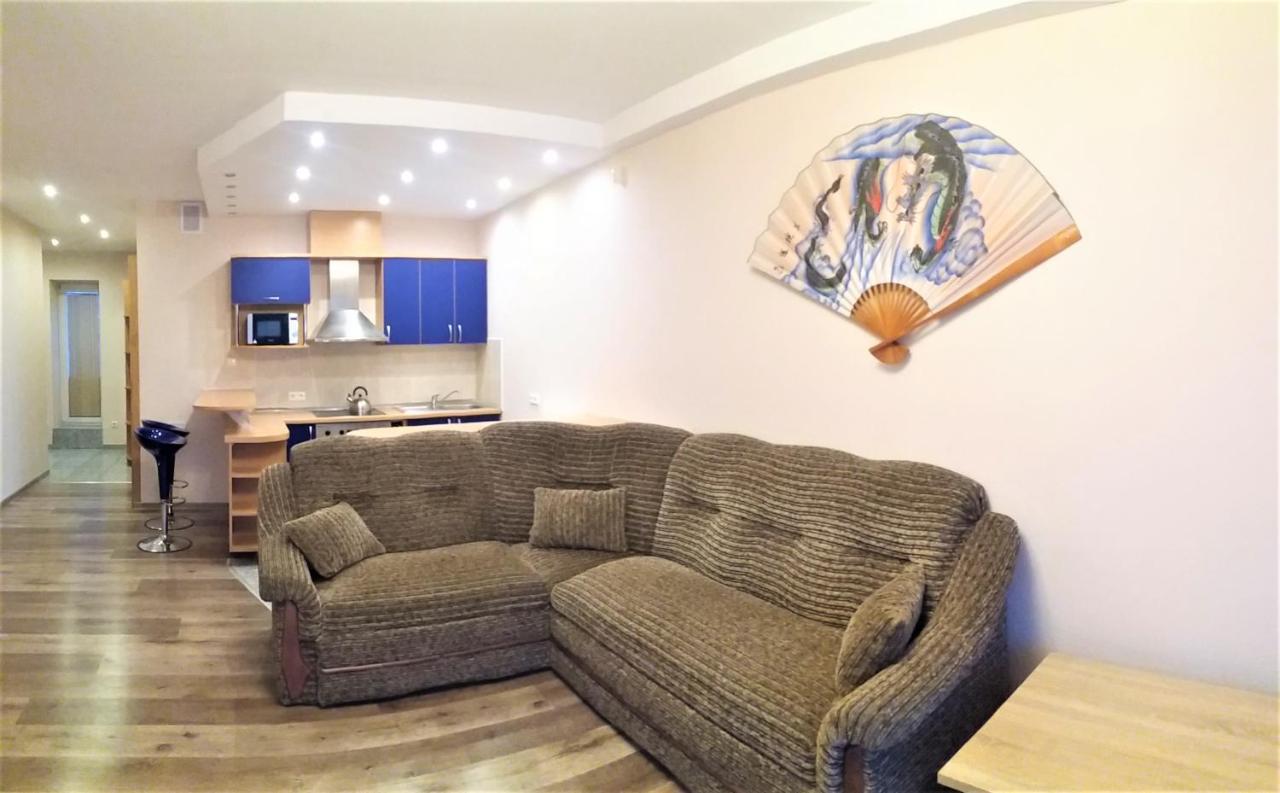 Apartaments Near Svyturio Arena クライペダ エクステリア 写真