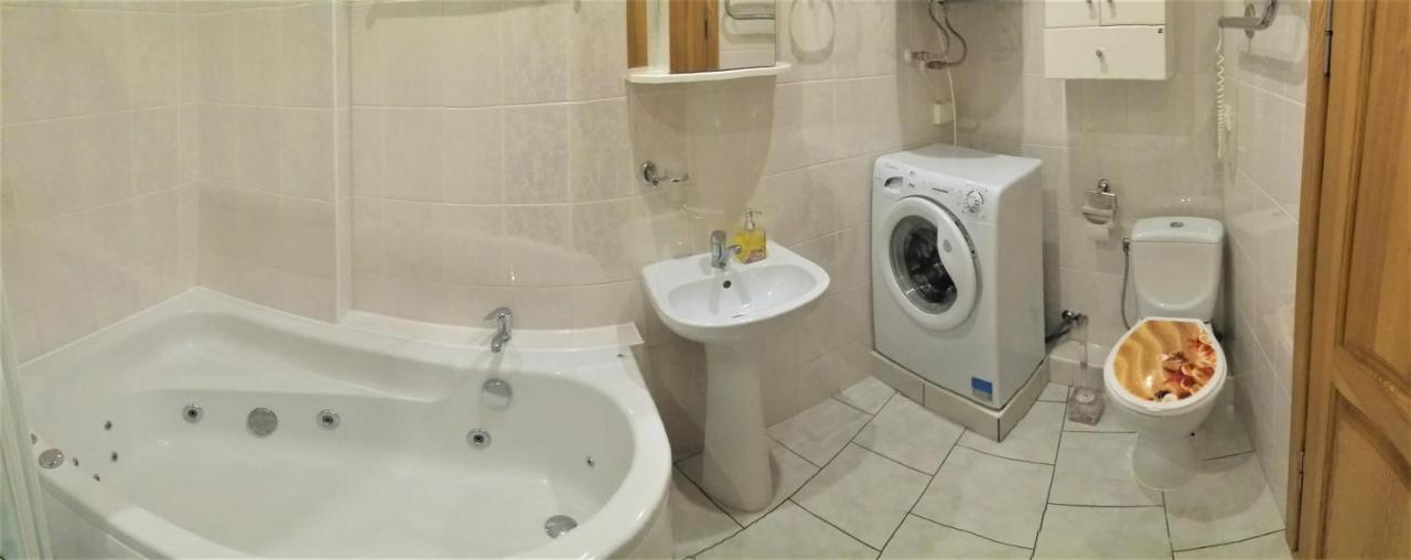 Apartaments Near Svyturio Arena クライペダ エクステリア 写真