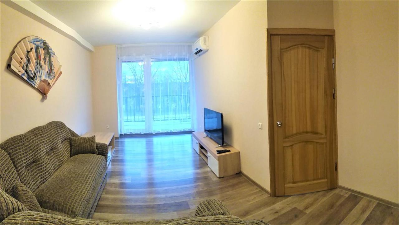 Apartaments Near Svyturio Arena クライペダ エクステリア 写真
