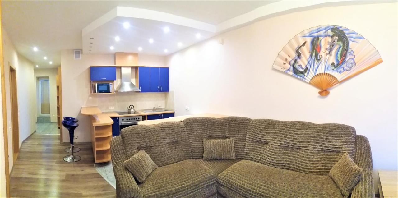 Apartaments Near Svyturio Arena クライペダ エクステリア 写真