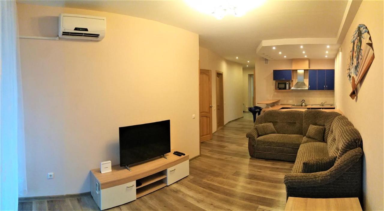 Apartaments Near Svyturio Arena クライペダ エクステリア 写真
